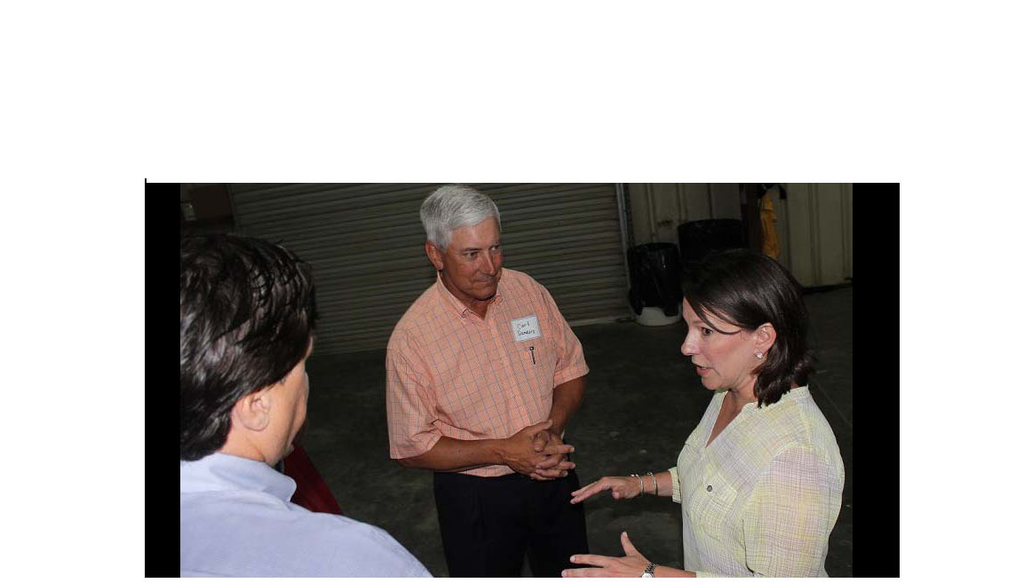 Roby talks with peanut growers